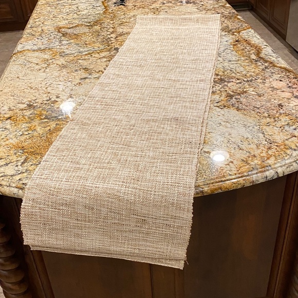TABLE RUNNER - Picture 1 of 6